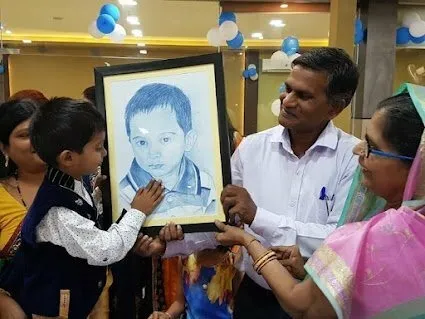Anil Boyal with the pencil sketch from Artshaili